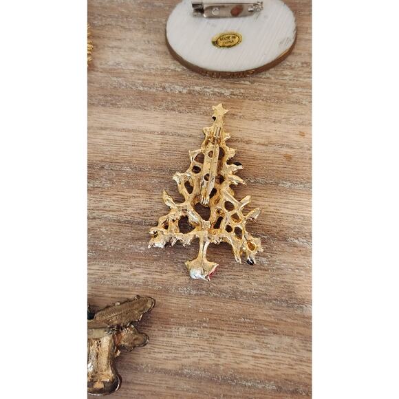 🎄 Vintage Christmas Holiday Brooch Pin Lot – Set of 7 – Festive Jewelry - Picture 11 of 16